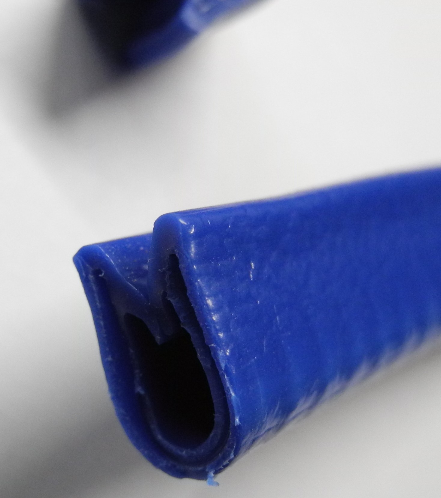 Kantenschutzprofil aus Weich-PVC, Klemmprofil 1,0-4,5mm Maße 9x14mm Farbe  blau - Kantenschutzprofil & Kederband